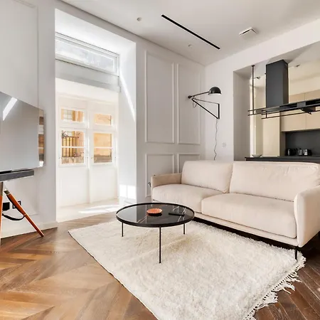 Апартаменты Opulent Elegance In Lux Retreat