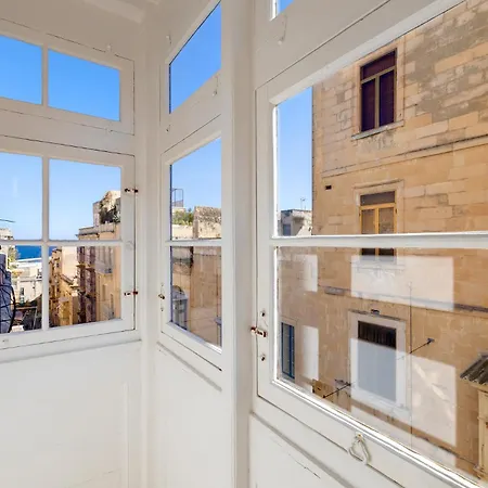 Opulent Elegance In Lux Retreat