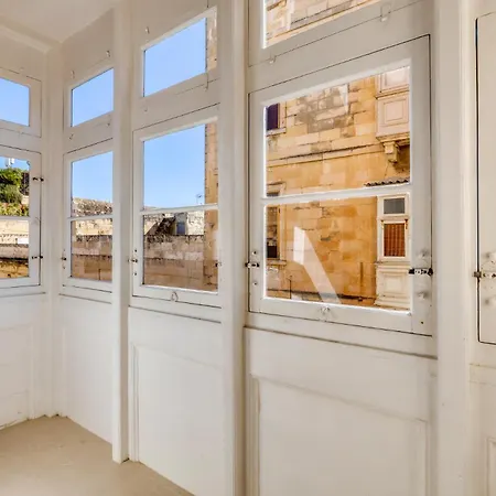 Opulent Elegance In Lux Retreat