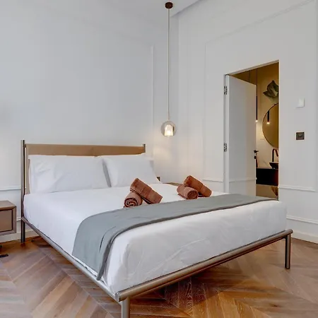 Opulent Elegance In Lux Retreat