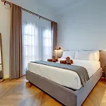 Opulent Elegance In Lux Retreat *