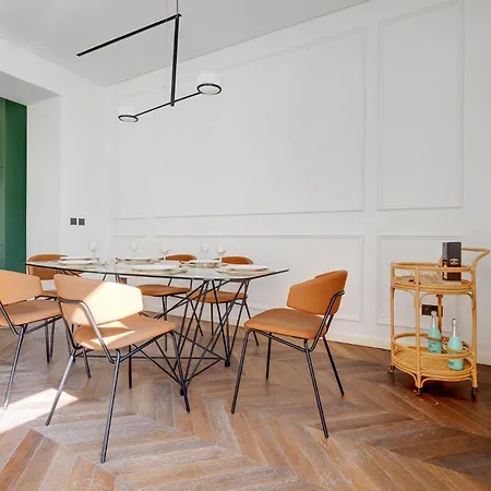 Opulent Elegance In Lux Retreat *