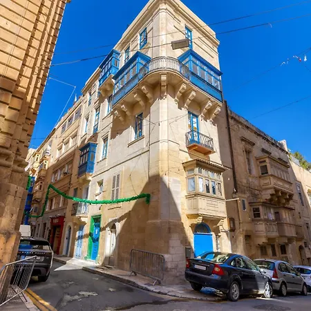 Opulent Elegance In Lux Retreat