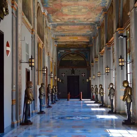 Opulent Elegance In Lux Retreat *