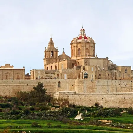 Opulent Elegance In Lux Retreat La Valletta