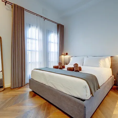 Opulent Elegance In Lux Retreat *