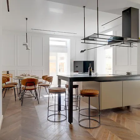 Opulent Elegance In Lux Retreat Appartamento