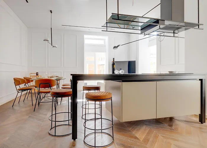 Opulent Elegance In Lux Retreat Apartment *