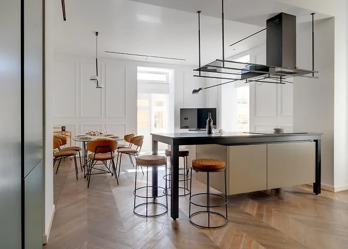 Opulent Elegance In Lux Retreat Apartment